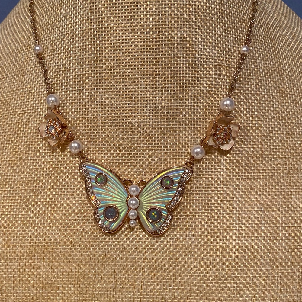 Betsey Johnson "Flutterbye " Butterfly Necklace NWT
